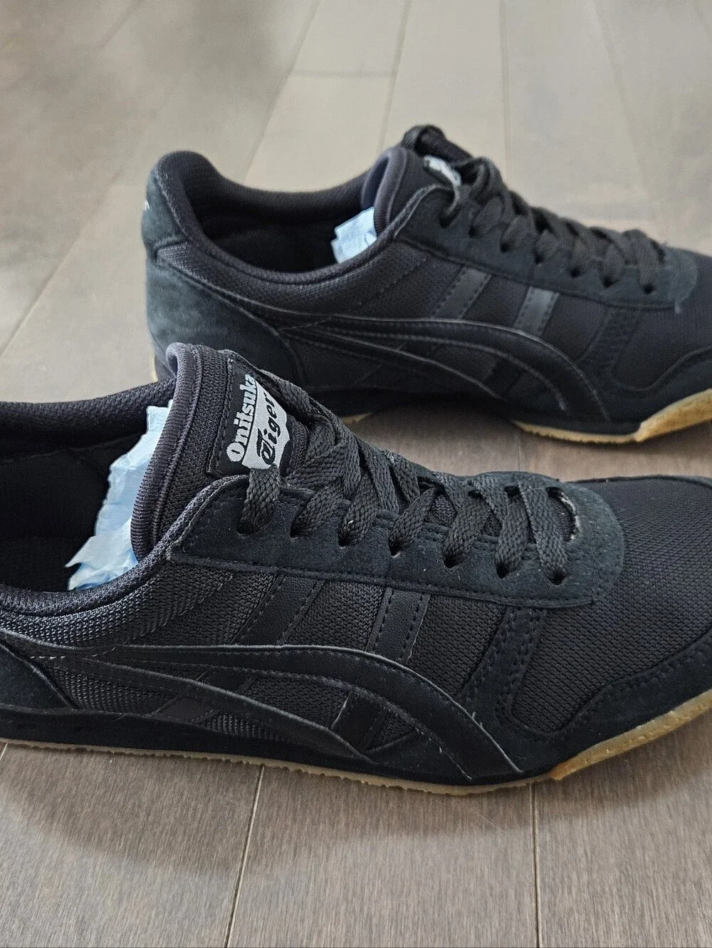 Onitsuka Tiger Ultimate 81 Sneakers in Black with Gum Sole Men's Size 9